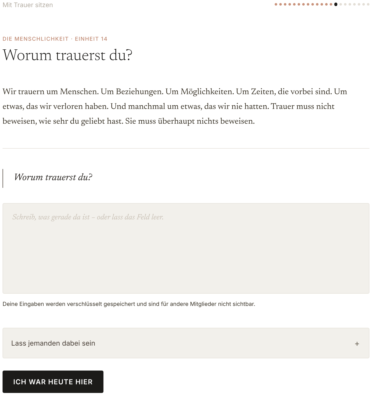 Einblick in eine Einheit aus Mit Trauer sitzen: Impulstext, Reflexionsfrage und privates Eingabefeld.